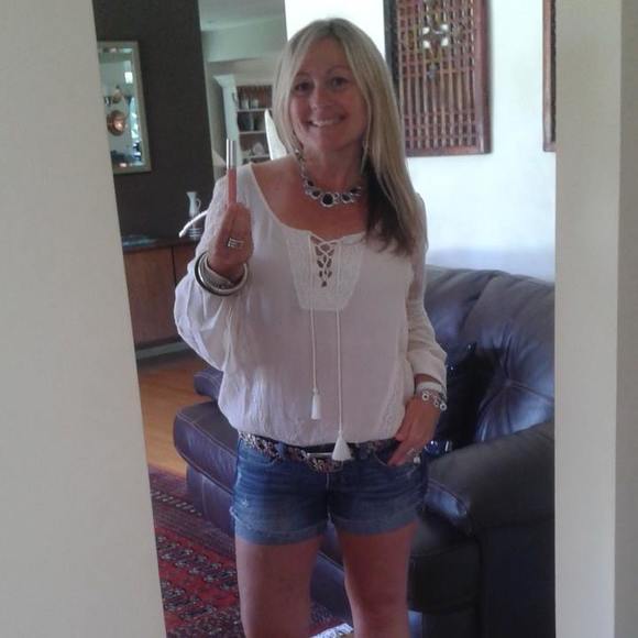 Meet your Posher, Becky - Picture 1 of 1